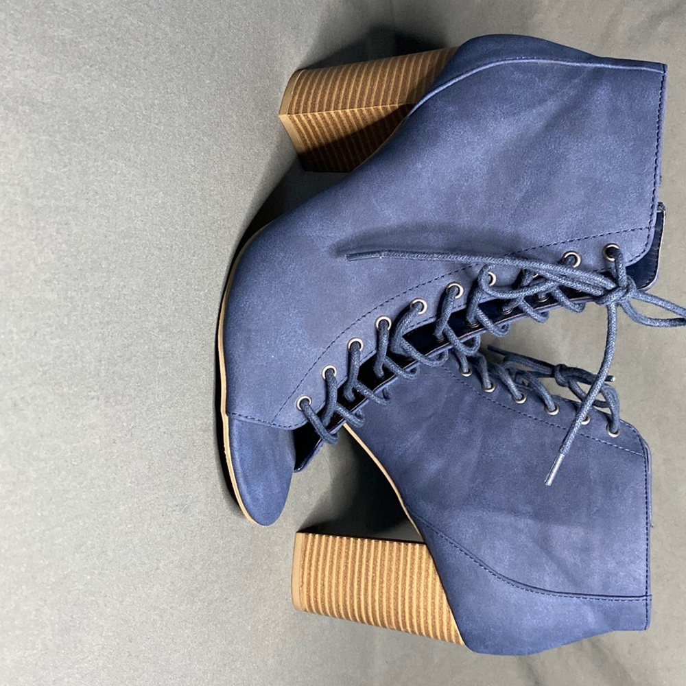 Report Lace-Up Boot
